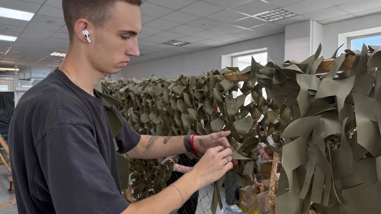 Наш колледж в едином деле: маскировочные сети для фронта!