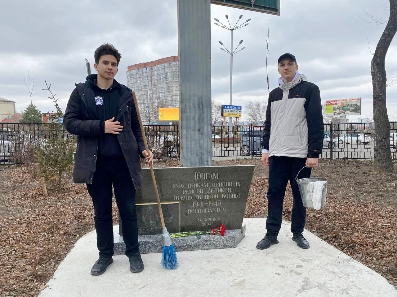 Уборка памятника «Юнгам огненных лет»