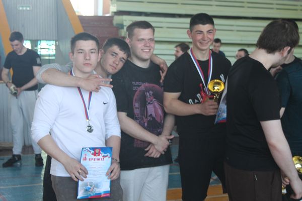 Соревнования по жиму лёжа в рамках Спартакиады студентов Уссурийского городского округа