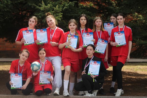 Соревнования по мини-футболу среди девушек