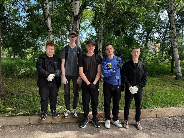 Участие студентов в субботнике в парке «Зелёный остров»