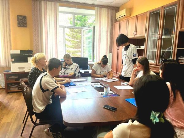 Работа в приёмной комиссии уже идёт полным ходом