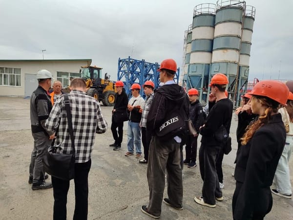 В рамках интеграционной недели 24 сентября была проведена экскурсия для первокурсников 412 группы на предприятие «Строймост ДВ».